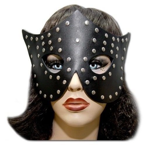 Маска черная с заклепками photo 1